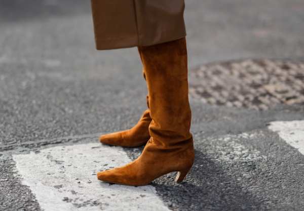 Sepatu Boot Berbahan Suede